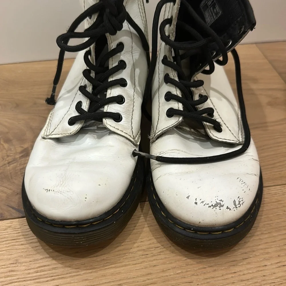 Girls 1460 J Dr. Martens size 3 White boots